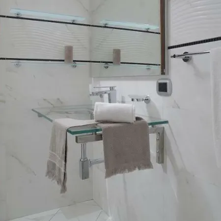 Sleeps 6 Air Con Wifi * Bologne
